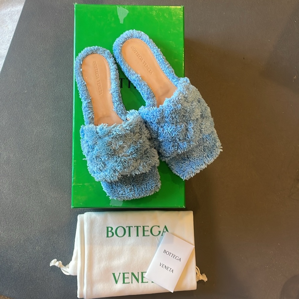 Bottega Veneta Blue Shearling Furry Sandal NWT 💯 authentic super cute!